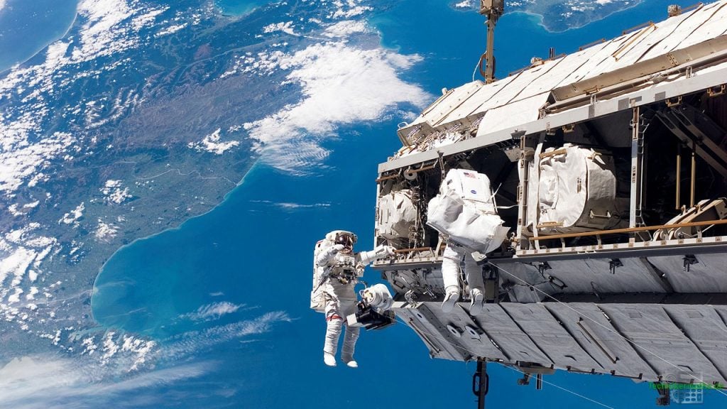 Das erste Newtonsche Gesetz: Weltraumspaziergang